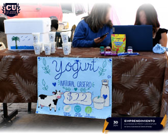 Venta de artesanías y postres durante Impulsamos Emprendedores